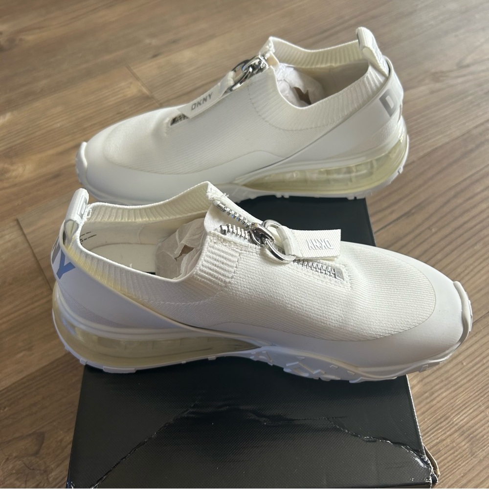 NWT DKNY 'Kadia' white Knit Fabric
Front Zip Low Top Wedge
Sneakers Size 7.5 - Picture 4 of 6